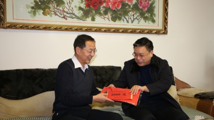 ���Ź�˾�򵼿�չ�´��߷�ο�ʻ